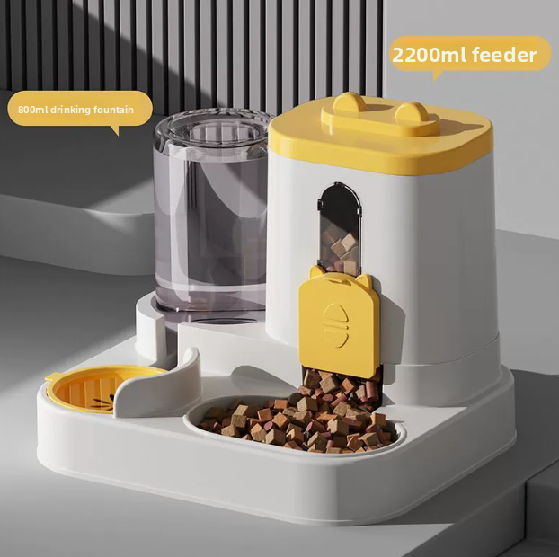 Petlivo Automatic Pet Feeder LCD timer display close-up for scheduled meals
