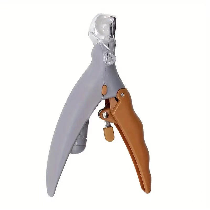 Petlivo LED Nail Clipper 5x magnification lens dome detail showing dog nail tip through clear nail trapper window